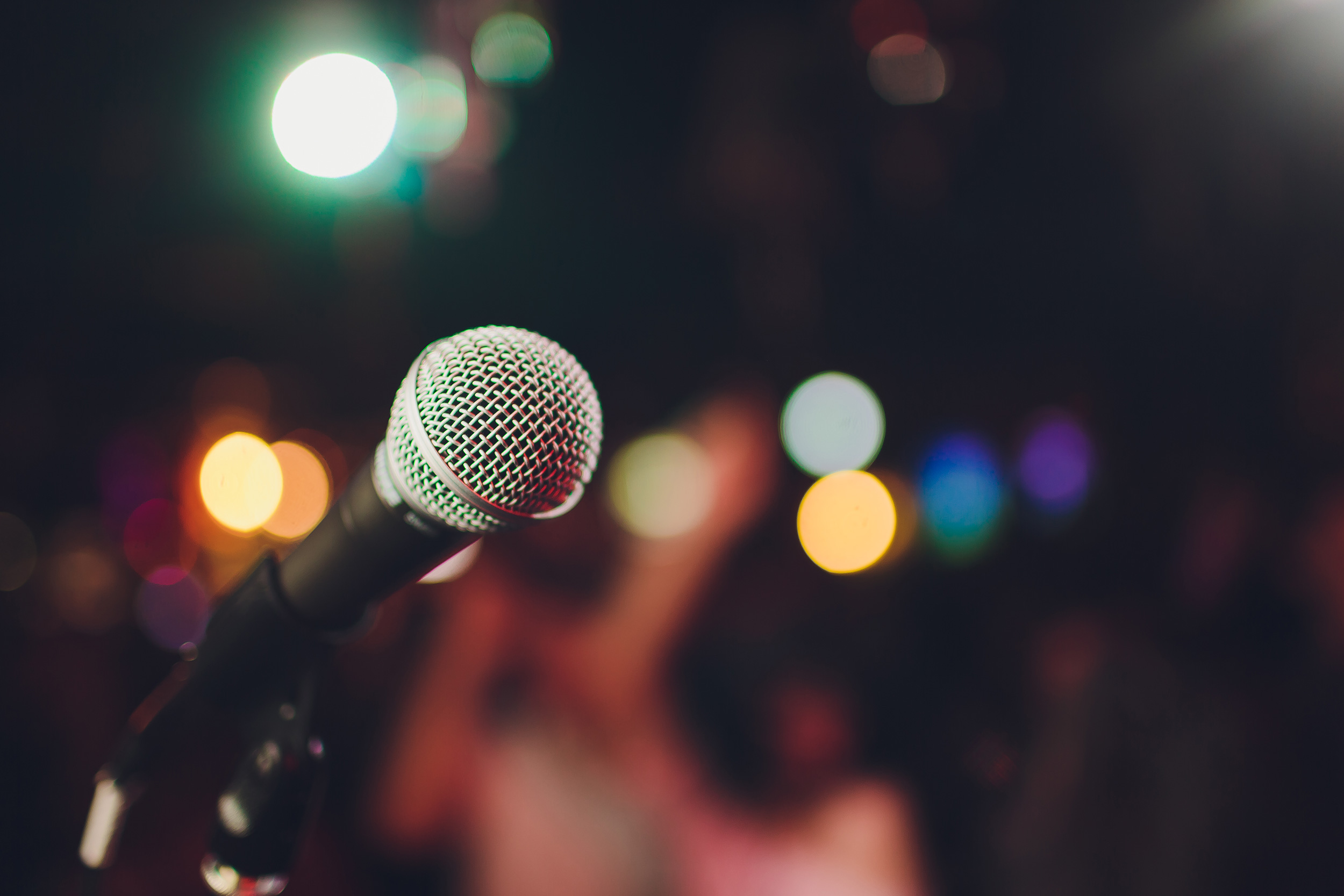 Photo of a microphone with a blurry background of a venue